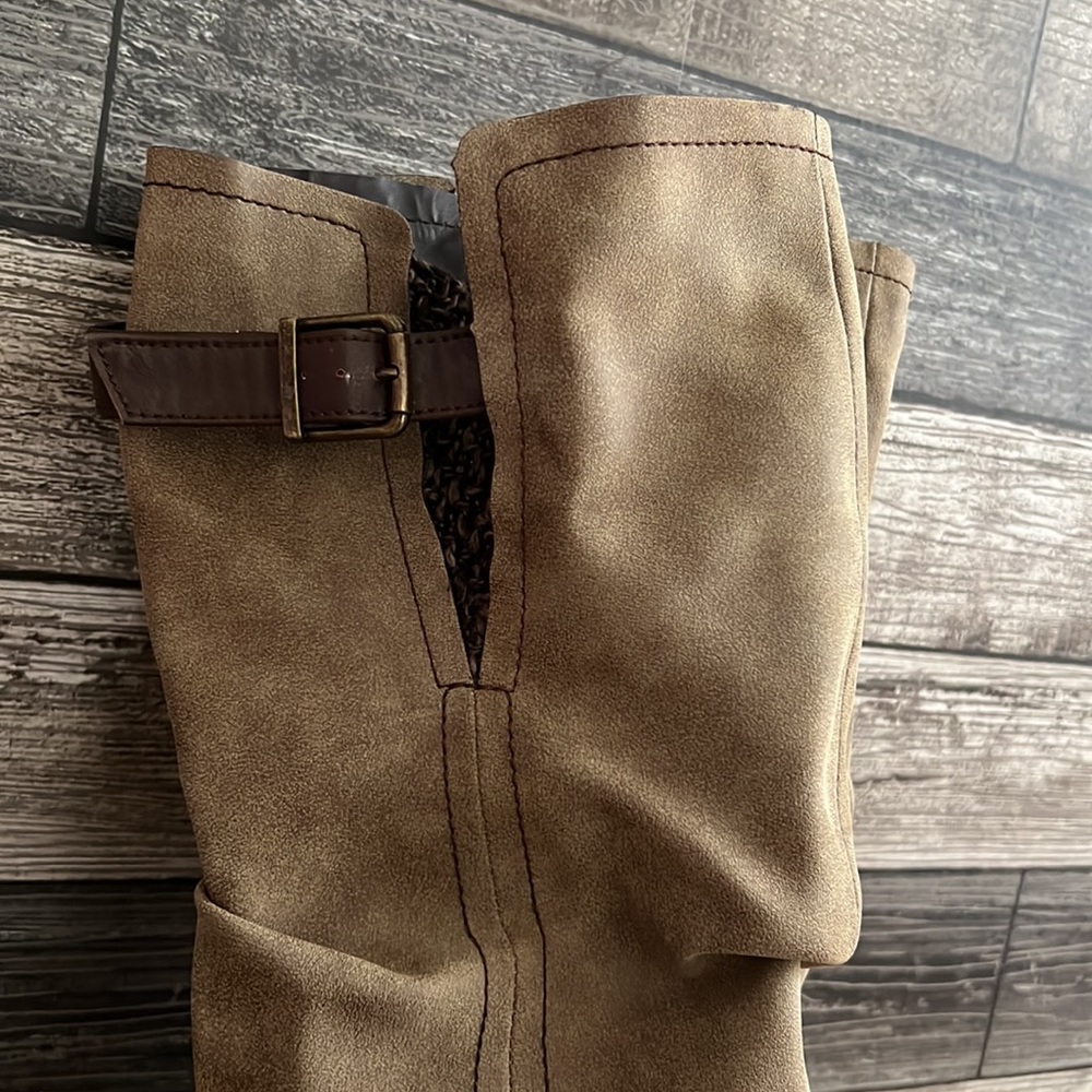Boots - Picture 2 of 7